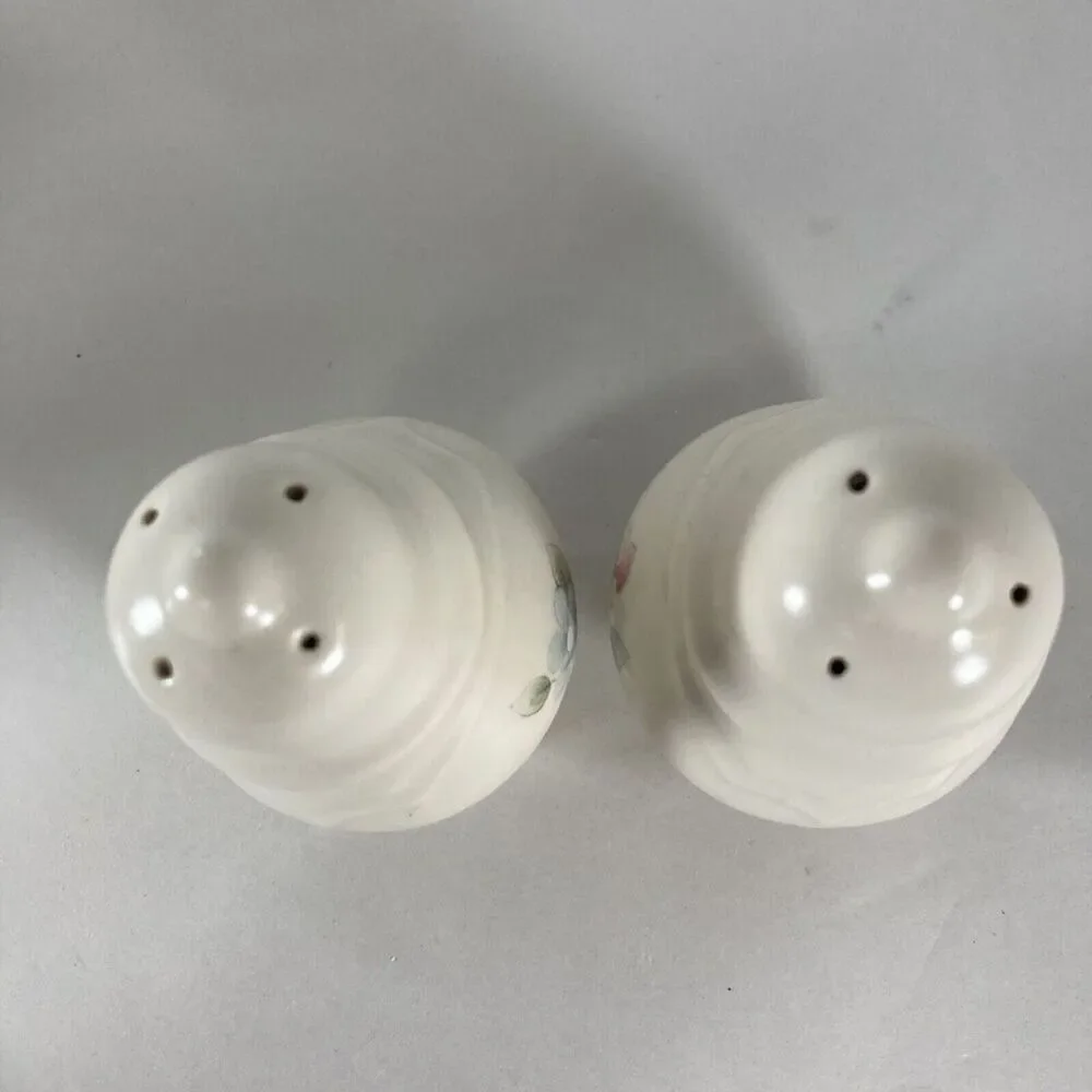 PFALTZGRAFF Stoneware Tea Rose Salt & Pepper Shakers Vtg Cottagecore Grannycore